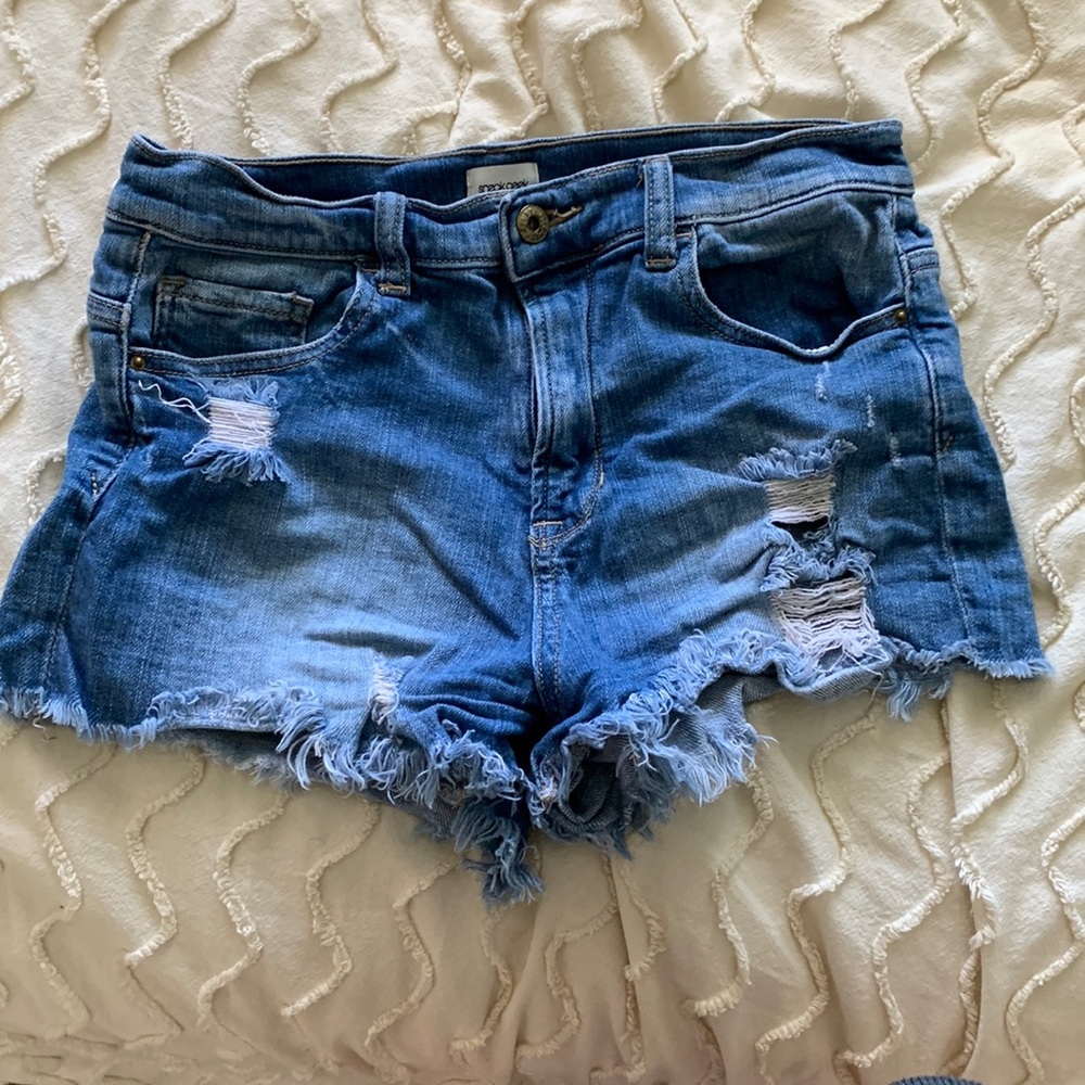 Sneak peak shorts